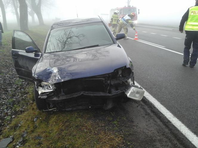 Wypadek na DK 19. Piotrowo-Trojany. Opel zderzył sie z volkswagenem. 2 osoby ranne