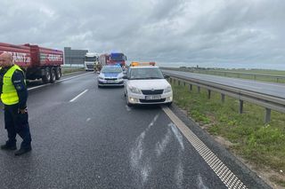 Groźny zdarzenie na S3 Przewróciła się laweta przewożąca basen [zdjęcia] 