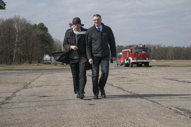korwinolot ruszył w polskę.