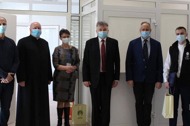 Przekazanie respiratora dla szpitala w Krasnymstawie 