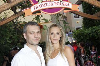 Michał Żebrowski poznał żonę, gdy miała pięć lat! Dziś chętnie wywołują razem kontrowersje