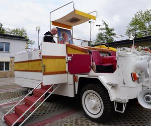 Noc Muzeów 2025. Samochód papieski w Kielcach