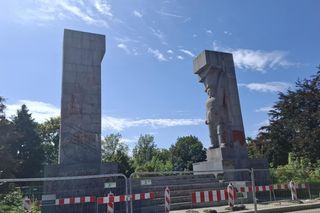 Pomnik szubienic w Olsztynie. Nawrocki i Kaczyński chcieli go zburzyć