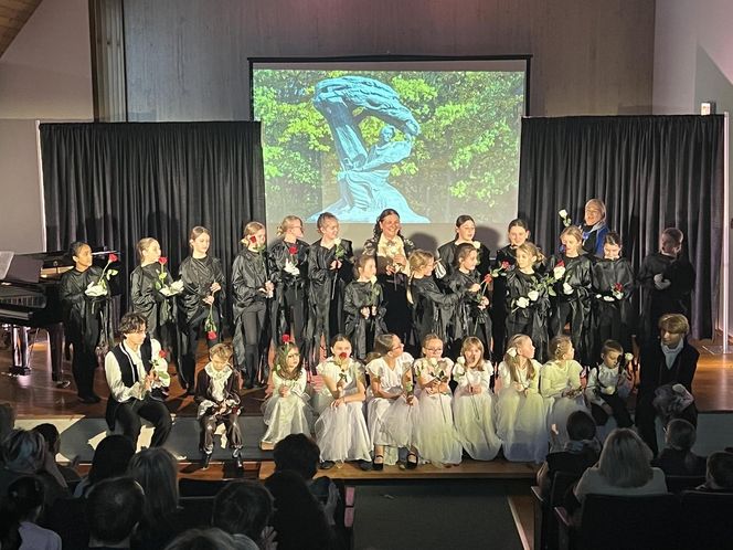 Polonijni aktorzy z Chicago uczcili Dzień Teatru 