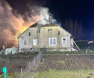 Tragiczny pożar budynku wielorodzinnego. Nie żyje jedna osoba, dwie są poparzone