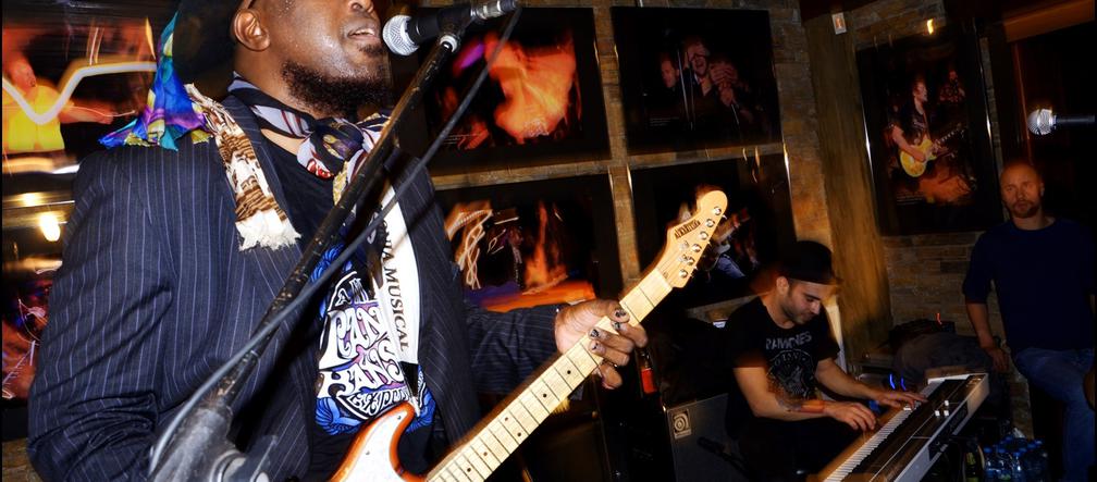 Dalszy ciąg ciekawej zimy w Hard Rock Pub Pameli. Gutek, Sidney Polak i inni...