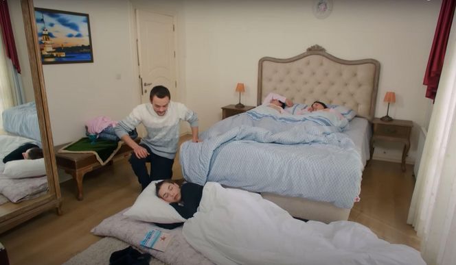 Policja znajduje ciało porywacza Ragipa i przychodzi po Melis. Ta chwyta za broń! Szybko okazuje się jednak, że to tylko zły sen Feraye.
