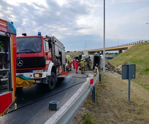 Wypadek w Elizówce. Kierowca był zakleszczony w pojeździe