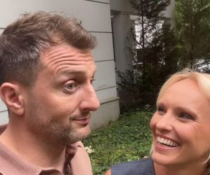 M jak miłość nowy sezon. Bartek (Arkadiusz Smoleński), Dorota (Iwona Rejzner) na planie