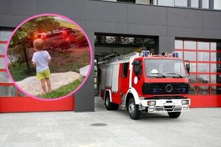 To, co zrobił ten strażak, zachwyciło internautów. Ile frajdy dał maluchowi!