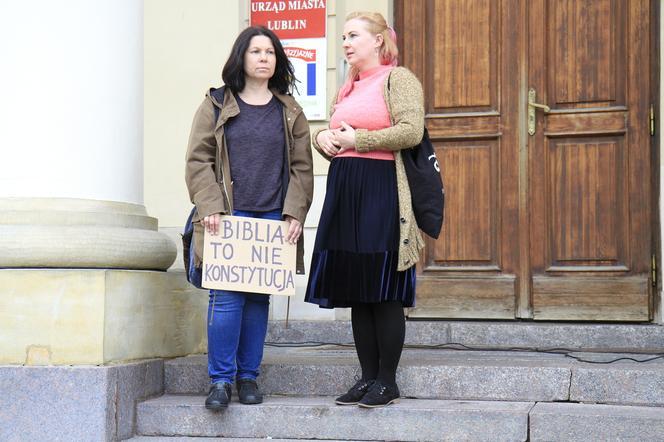 Protesty "Ani Jednej Więcej!" w całej Polsce. Kobiety wyszły na ulice po śmierci Doroty