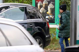 Marta Kaczyńska jak mechanik! Sama sobie radzi z autem