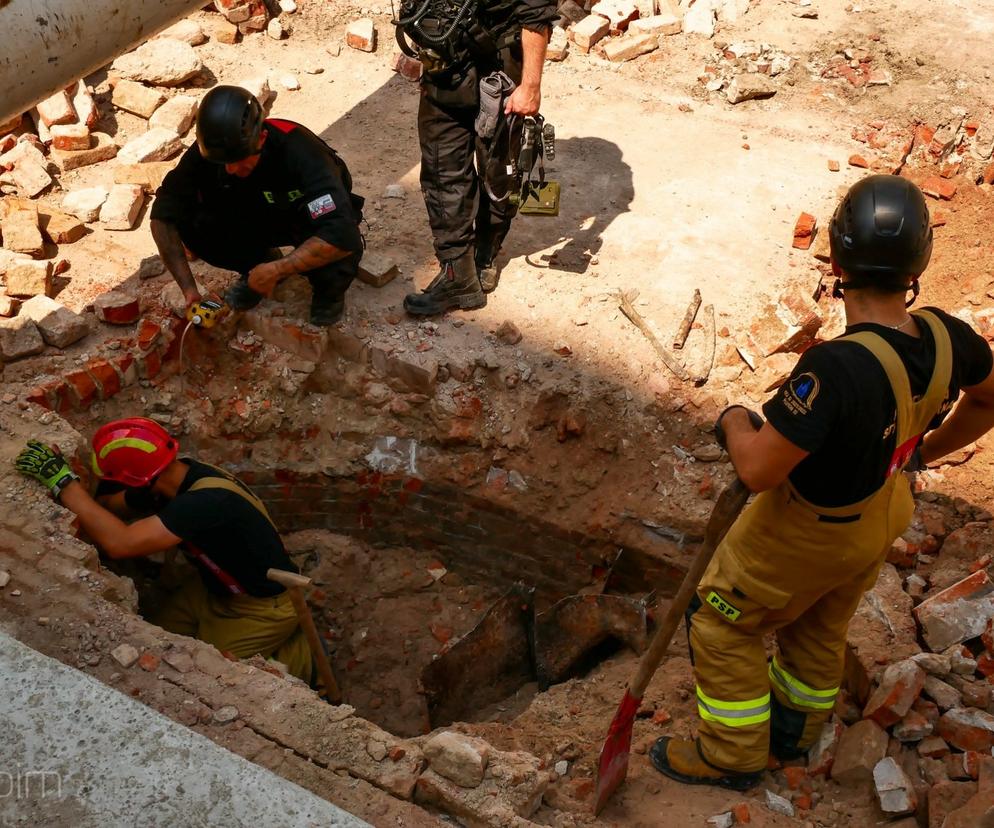 Podczas prac na Starym Rynku archeolodzy odkryli kolejne podziemne pomieszczenie 