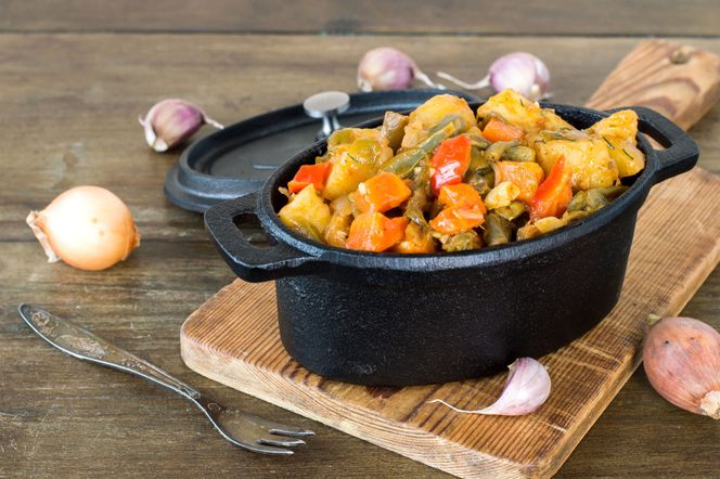 Gulasz ziemniaczany - pomysł na tani obiad jednogarnkowy