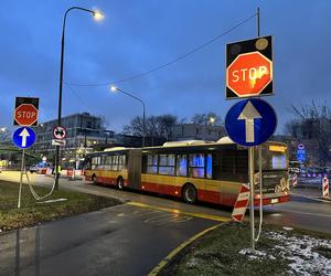 Autobus miejski zmiótł taksówkę! Ratownicy reanimowali rannego