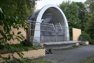 Amfiteatr niszczeje od wielu lat. Czy dzielnica znajdzie dodatkowe pieniądze na jego remont?