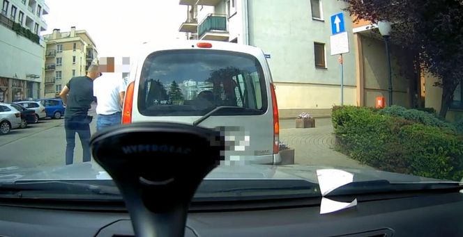 Policja pokazuje dramatyczna nagranie z pijanym kierowcą. 49-latek siał postrach na drogach Piaseczna