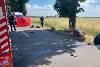 Otarł się o drzewo, a następnie wjechał w rowerzystę! Śmierć pod Obornikami