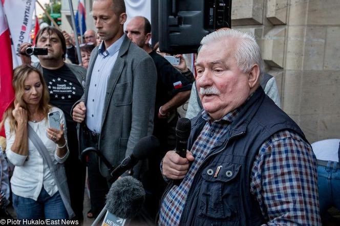 Lech Wałęsa na manifestacji w Gdańsku 