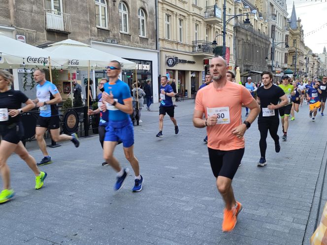 Rossmann Run 2025. Tłumy biegaczy wzięły udział w biegu ulicą Piotrkowską