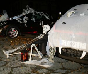 Halloweenowy Zlot Bezdaszników, czyli straszne kabriolety w Tychach. To dopiero wyższy poziom przebierania GALERIA