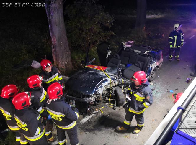 Kierowca był zakleszczony w samochodzie