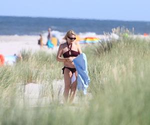 Grażyna Szapołowska i Dorota Goldpoint na plaży 