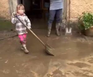 Nowe nagranie z dziewczynką z Kłodzka pojawiło się w sieci. Nie da się przejść obojętnie, ściśnie ci gardło!