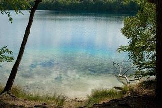   Jezioro Jasne. Zobacz najbardziej przejrzyste jezioro w Polsce