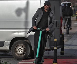 Krzysztof Ibisz z rodziną na spacerze