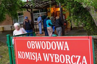 Są wyniki late poll wyborów prezydenckich 2025. Różnią się od badania exit poll 