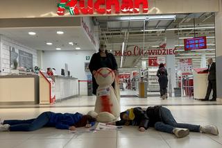 Protest przed Auchan