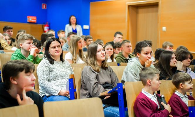 Uczniowie siedleckich szkół spędzili pierwszy dzień wiosny w murach uczelni wyższej