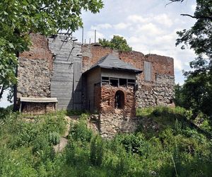 Mroczne zamki w kujawsko-pomorskim. Te ruiny mogą poruszyć wyobraźnię i przyprawić o gęsią skórkę [GALERIA]