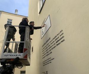 Mural z Aleksandrą Mirosław jest już zaktualizowany. Olimpijka z autorem projektu wymalowała rekord świata