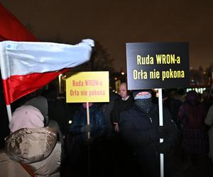 Kolejny dzień protestu przed siedzibą TVP