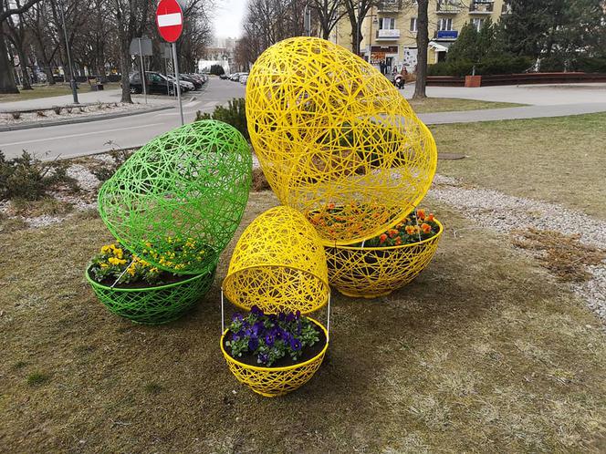 Giżycko gotowe na Wielkanoc! Miasto ozdobiły kolorowe pisanki [ZDJĘCIA]