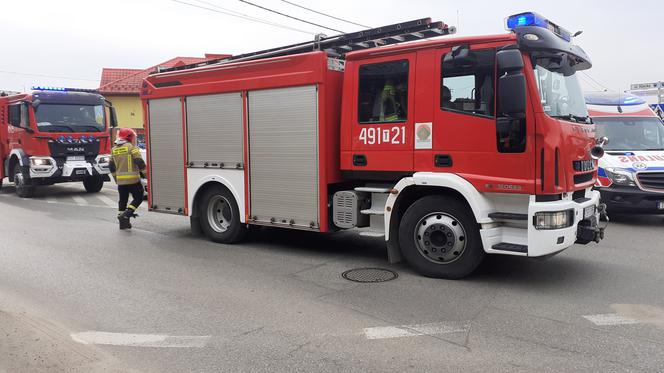 Zderzenie auta osobowego ze skuterem u zbiegu Targowej z Iłżecką