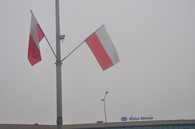 Biało-czerwone flagi na ulicach Kielc