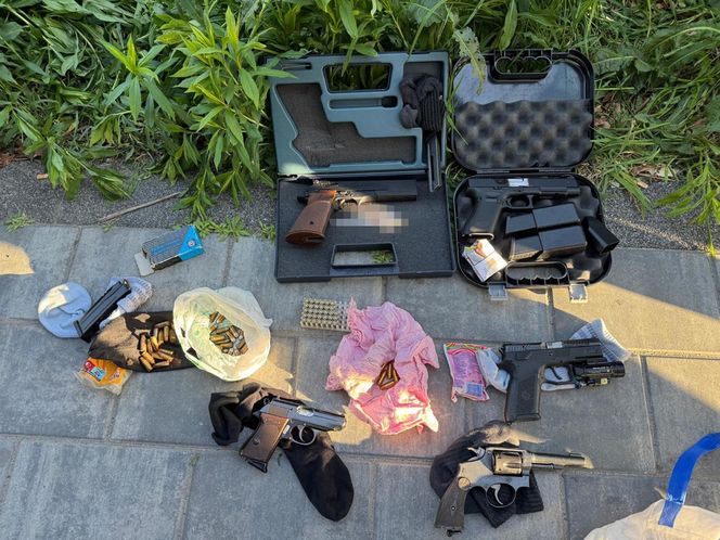 Siedem osób zatrzymanych za posiadanie broni. Wśród nich "wor w zakonie". Przyjechał do Polski wykonać zlecenie