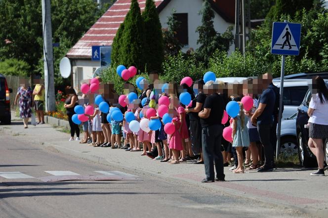 Kolorowe balony wzbiły się prosto do nieba. Wzruszający gest na pogrzebie 7-letniej Natusi