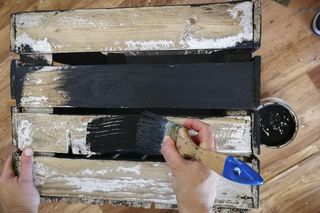 Stylowy pojemnik na kółkach DIY ze skrzynki po owocach – instrukcja wykonania (2)