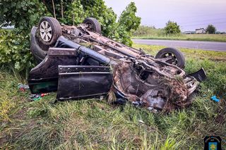 Tragiczne dachowanie w Strzyżewie Witkowskim! 45-latek zginął na miejscu