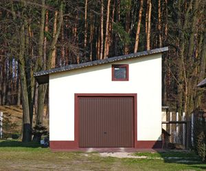 Budowa garażu w granicy działki. Jakie formalności budowlane?