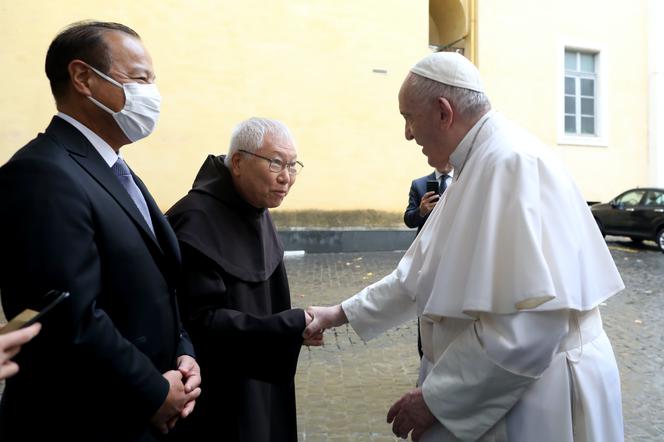 Papież Franciszek dostał wodorową Toyotę Mirai