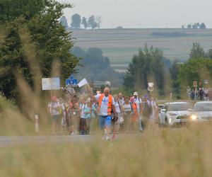 Śpiewający dzień lubelskich pątników na szlaku do Jasnej Góry!