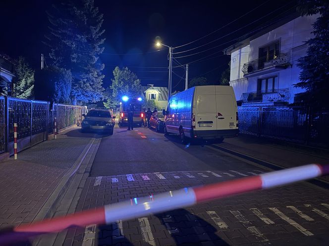 Antyterroryści zatrzymali mężczyznę w Ząbkach. Zabarykadował się w domu