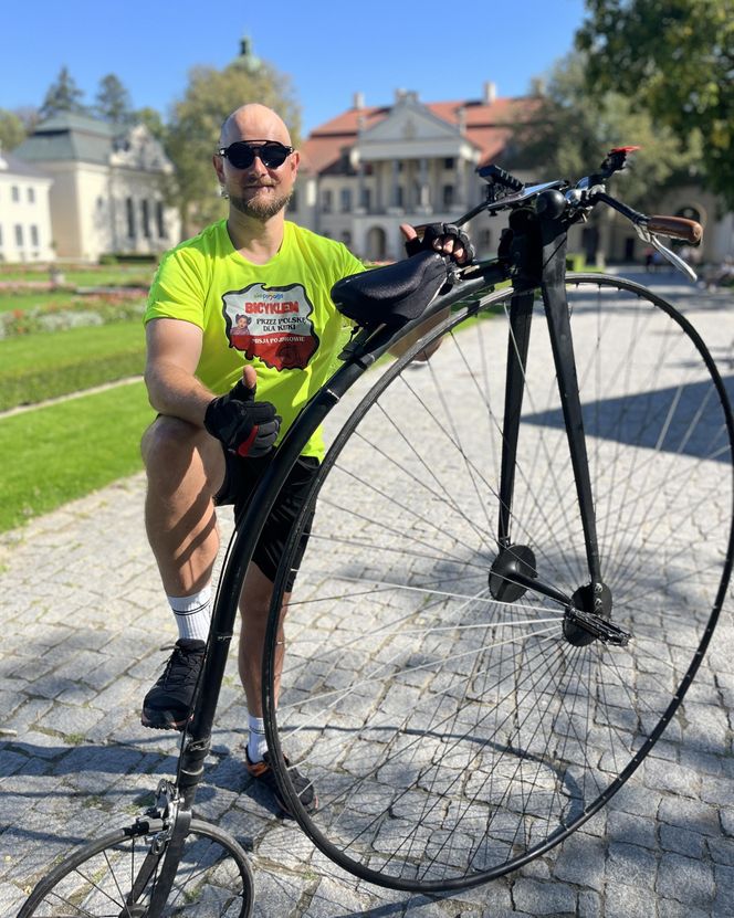 Strażak jedzie bicyklem dookoła Polski. Wszystko dla chorej córeczki