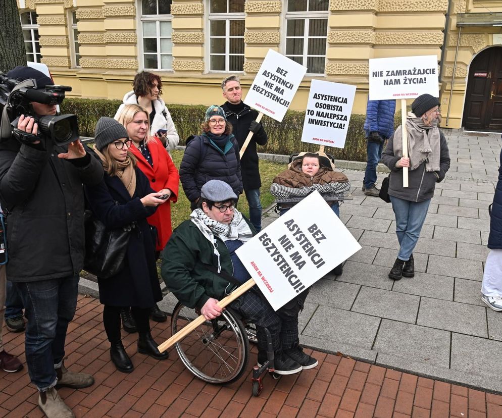 Protest osób z niepełnosprawnościami w Warszawie (3.12.2024)