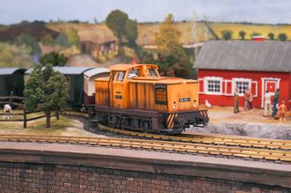 Warszawa. Mknące pociągi na gigantycznej makiecie. Kolejkowo przyciąga tłumy zwiedzających